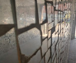 Bydgoszczanka w stolicy stworzyła palmę, a w Bydgoszczy magiczną lustrzaną bramę. Jak po latach wygląda ta instalacja? 