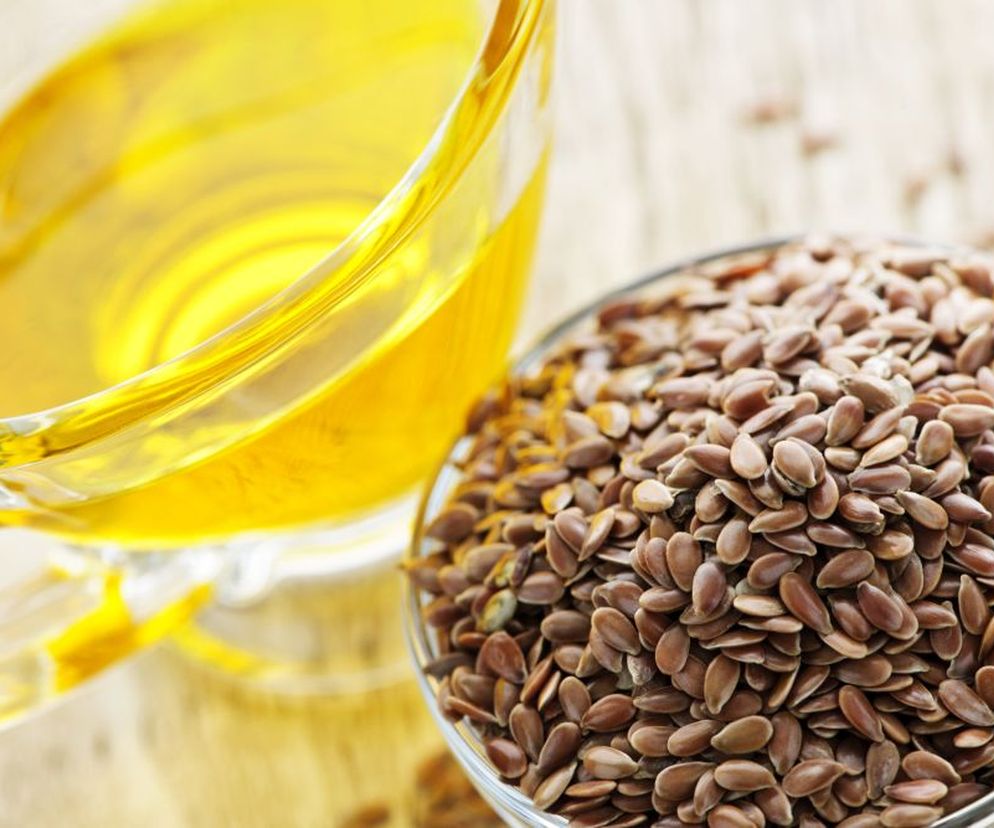 Olej lniany  wyciskany jest z nasion lnu. Siemię lniane czyli nasiona lnu, znano już w starożytności