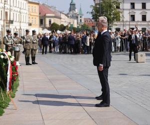 Wizyta prezydenta Polski i Litwy w Lublinie.  Andrzej Duda i Gitanas Nauseda złożyli wieńce przed pomnikiem Unii Lubelskiej. ZDJĘCIA