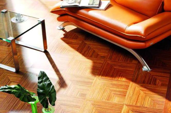 Jak urządzić salon: drewniane podłogi, parkiet czy deski do salonu?