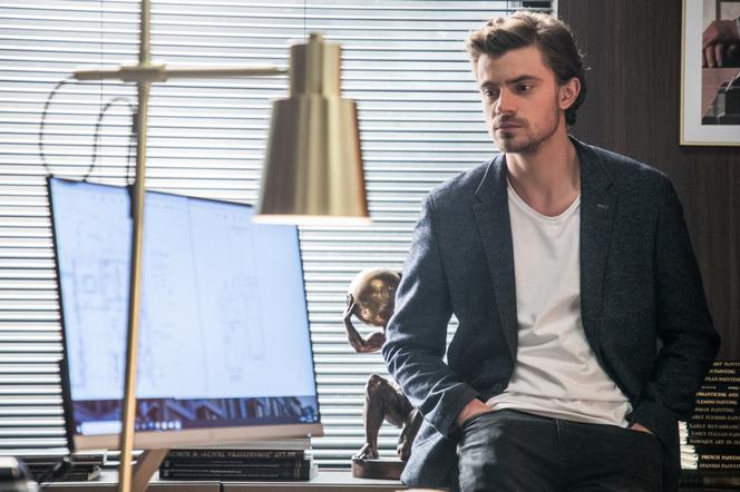 Papiery na szczęście odc. 1.Adam Kowalczyk (Jakub Sasak)