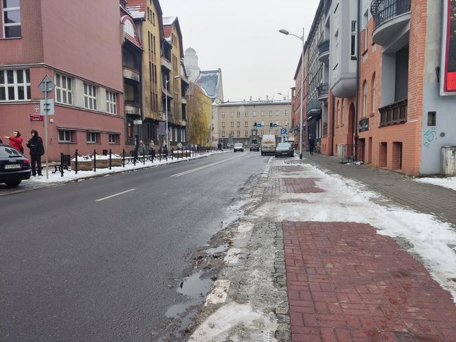 Parkowanie w Katowicach: Studenci UE nie zawalają już parkingów