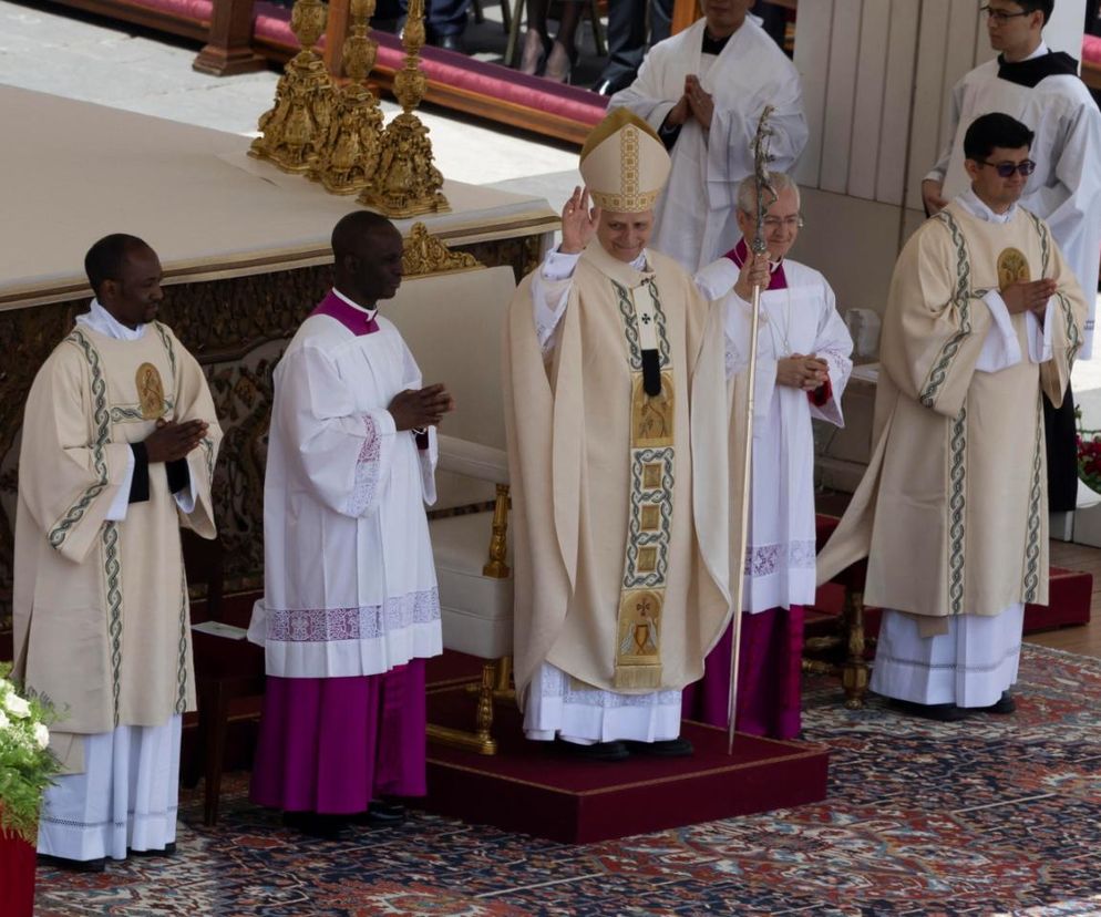Leon XIV jak Jan Paweł II. Zrywa z tradycją Benedkta XVI, którą uszanował nawet Franciszek