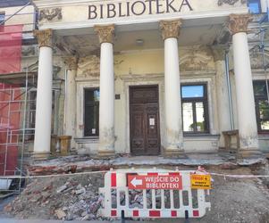 Remont frontu budynku Miejskiej Biblioteki Publicznej