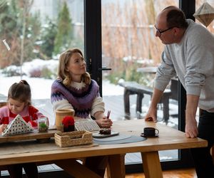 Barwy szczęścia odc. 3187. Dominika (Karolina Chapko), Marek (Marcin Perchuć), Wioletka (Sara Kudaj)