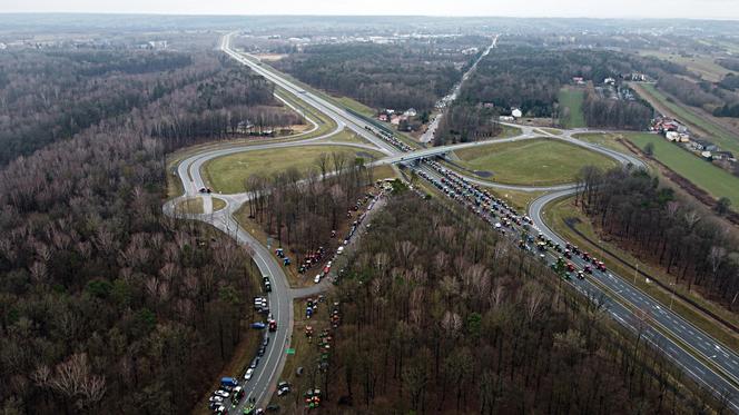 Protest rolników 20 lutego w okolicach Kraśnika. Tak blokują S19