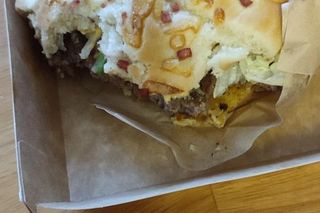 Zjadłam Burgera Drwala w Polsce i w Czechach. U nas królują kurki. A tam? Tego się nie spodziewaliście!