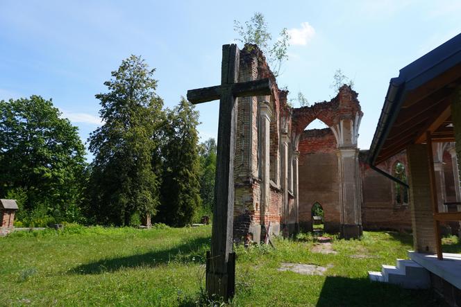 Ruiny kościoła w Jałówce