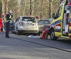 Wypadek w Jaworznie w Seacie zginęła matka, 2 letnie dziecko przeżyło.