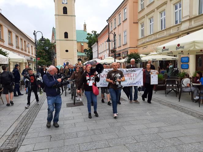 "Ani Jednej Więcej. Przestańcie nas zabijać". Kobiety w Rzeszowie wyszły na ulicę!