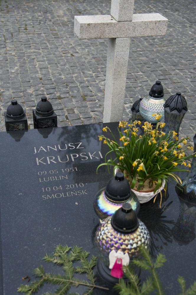 grób  Janusza Krupskiego – kierownika Urzędu do Spraw Kombatantów i Osób Represjonowanych
