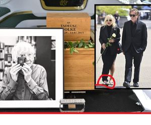 Pogrzeb Tadeusza Rolkego. Pogrążona w smutku Monika Olejnik w japonkach i z odkrytą nogą. Towarzyszył jej ukochany