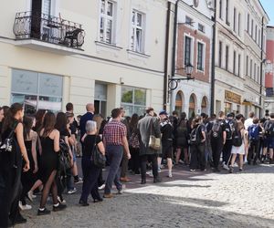 Ulicami Tarnowa przeszedł marsz przeciw przemocy. To reakcja na tragiczną śmierć 16-letniego Szymona 