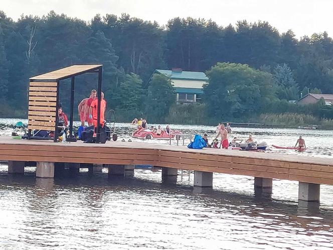 Mężczyzna wskoczył z mola do wody i nie wypłynął. Nad Lubianką trwa akcja straży pożarnej