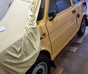 Wyjątkowy Maluch trafił do sprzedaży. To Fiat 126p z 1989 roku 