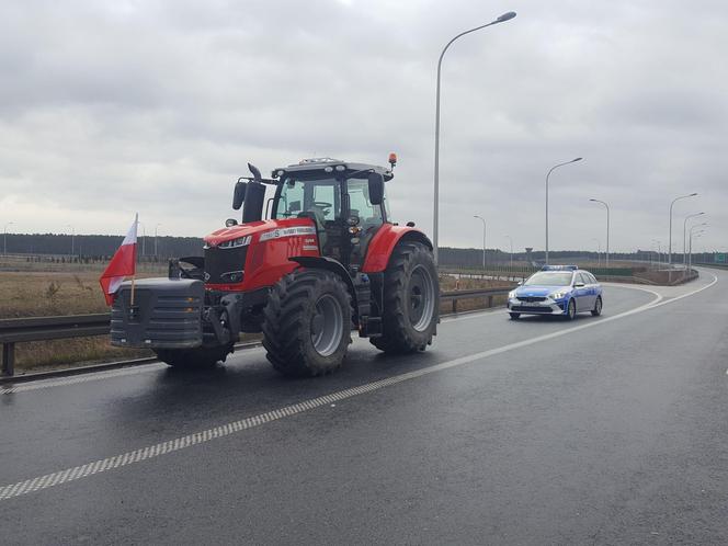 ​Na S5 koło Leszna zaczęła się druga doba rolniczego protestu