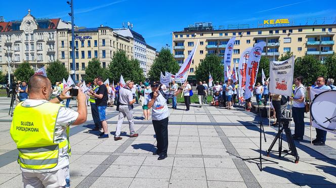 Protest pracowników PKP Cargo we Wrocławiu. Pracę ma stracić prawie 400 osób 