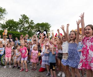 Bajkowego bohatera pokochały miliony dzieci! Tam możesz go spotkać 