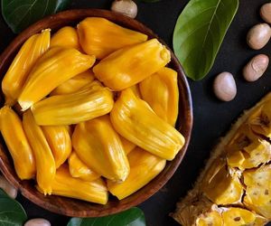 Na trawienie, odporność i zamiast mięsa. Te owoce podbijają europejską kuchnię