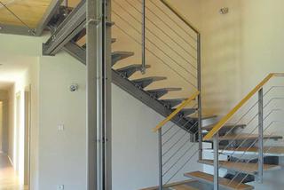 Stopnice i balustrady ze stali. Schody stalowe nie tylko do nowoczesnych wnętrz