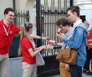 Czerwony autobus linii 7Days już na ulicach Lublina! Za nami inauguracja trasy podczas parady studentów