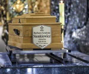 Pogrzeb najstarszej matki w Polsce. Skromna ceremonia i pożegnanie Barbary Sienkiewicz