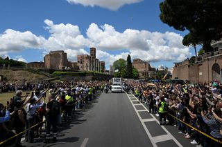 Zaczął się pogrzeb papieża Franciszka. Jedna z największych takich ceremonii w historii