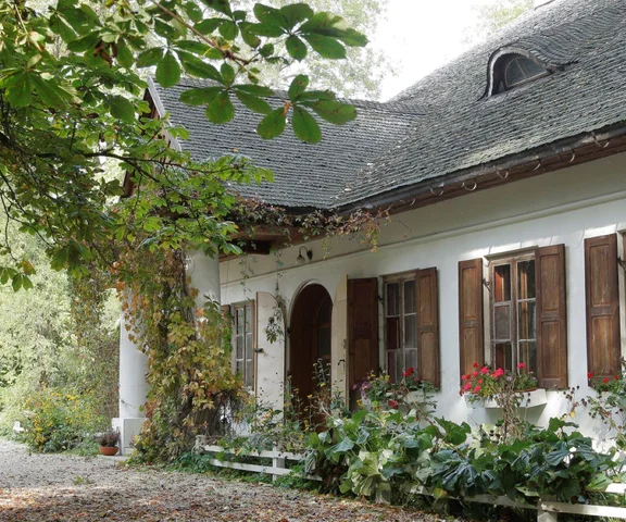 Ten dworek znają wszyscy fani Rancza