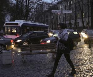 Ukraina obawia się kolejnych blackoutów. Władza zachęca do przygotowywania zapasów