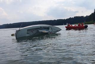 Olsztyn. Na jeziorze Ukiel przewróciła się łódź. Malutkie dzieci wpadły do wody!