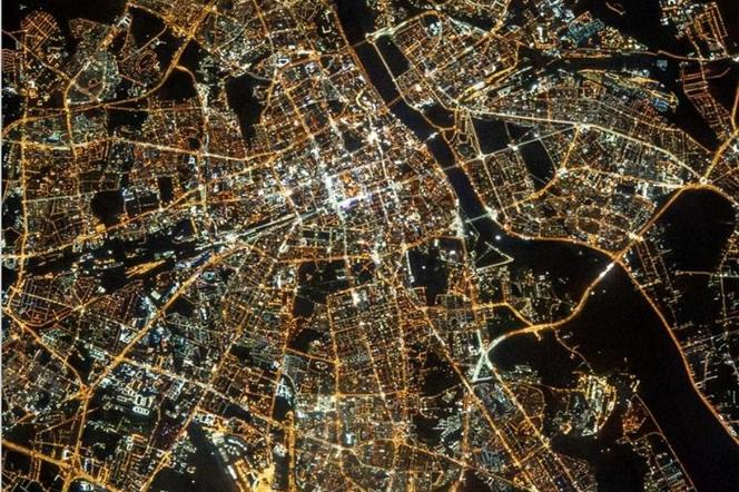 Warszawa to najjaśniejsze miasto w Polsce. Prawdziwa noc tu nie istnieje!