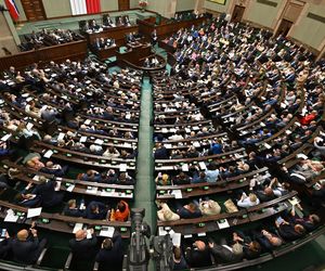KO i PiS niemal na równi. Najnowszy sondaż z niepokojącym trendem dla rządzących