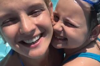 Ewelina Kudeń-Nowosielska i Hania świętują 8. urodziny na basenie