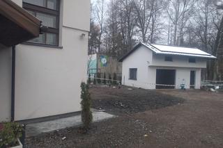 W Trzebini po raz kolejny zapadła się ziemia. Dziura na prywatnej działce ma głębokość ok. 2,5 metra