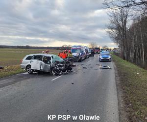 Jechał prawidłowo, zginął po zderzeniu z BMW. Widok rozbitych pojazdów przeraża