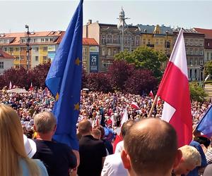 Manifestacja 4 czerwca na placu Solidarności w Szczecinie