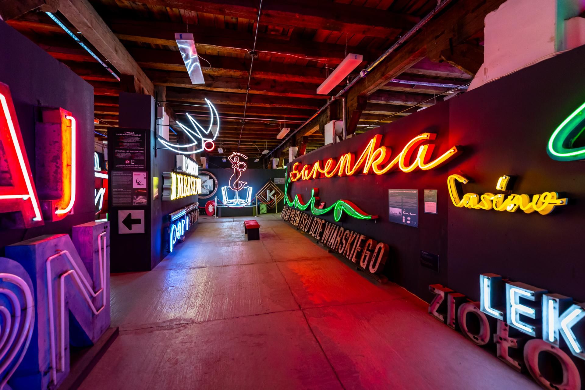 Neony z Muzeum Neonów w Warszawie