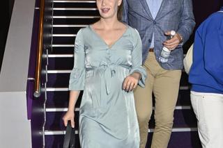 Marcin Kwaśny z ciężarną żoną z premiery filmu Jedna dusza