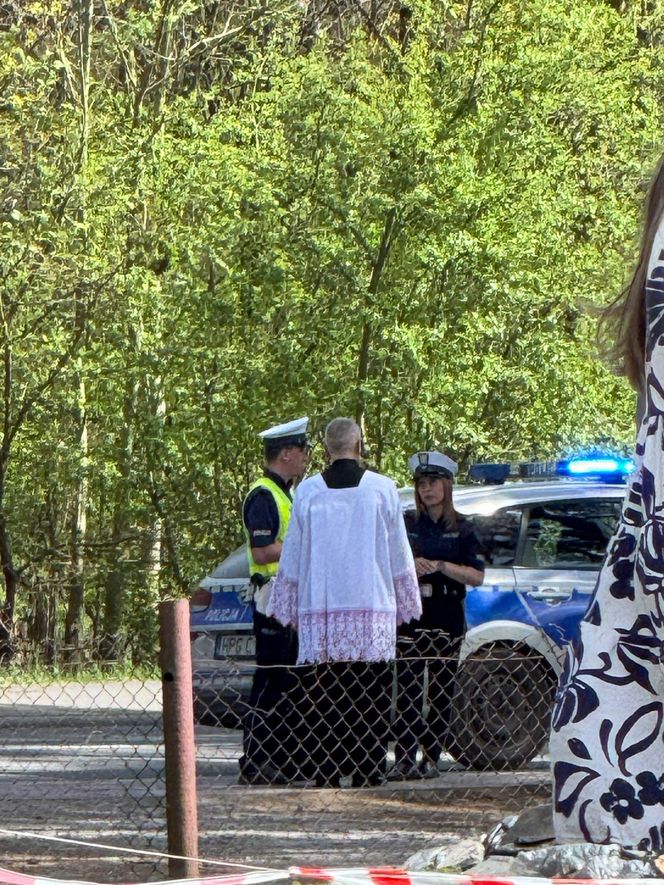 Policja przyjechała na sygnale do kościoła. Proboszcz negocjował, przemówił do wiernych