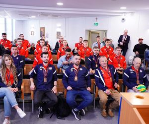 Siatkarze KPS-u z medalami na szyi, dziękowali kibicom za udany sezon