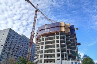 Upper One zastąpił Ulubieńca Warszawy. Nowy wieżowiec od medusa group pnie się w górę