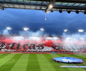 Legia vs. Widzew. Na stadionie w Łodzi zbierają się kibice