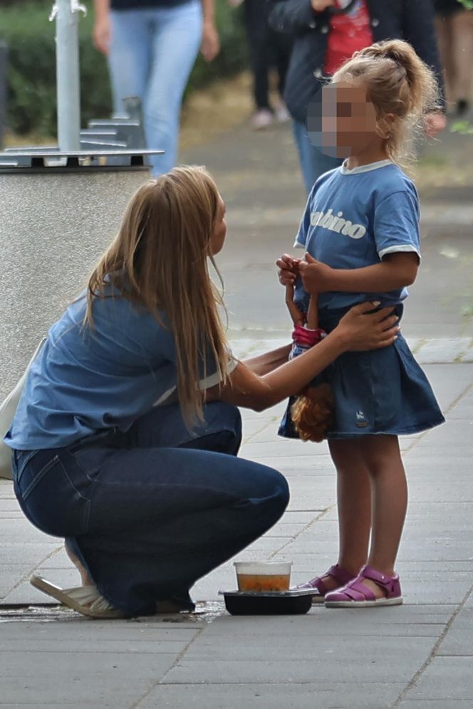 Agnieszka Kaczorowska. Tańcząca z córkami