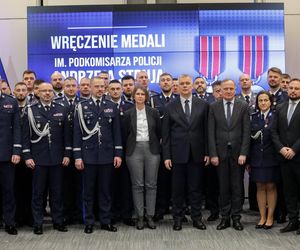 Z narażeniem życia ratowali innych. 81 policjantów odebrało medale 