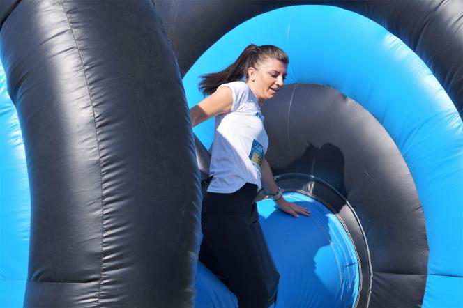Jump and Run 2023 w Bydgoszczy. Bieg z dmuchanymi przeszkodami przyciągnął tłumy
