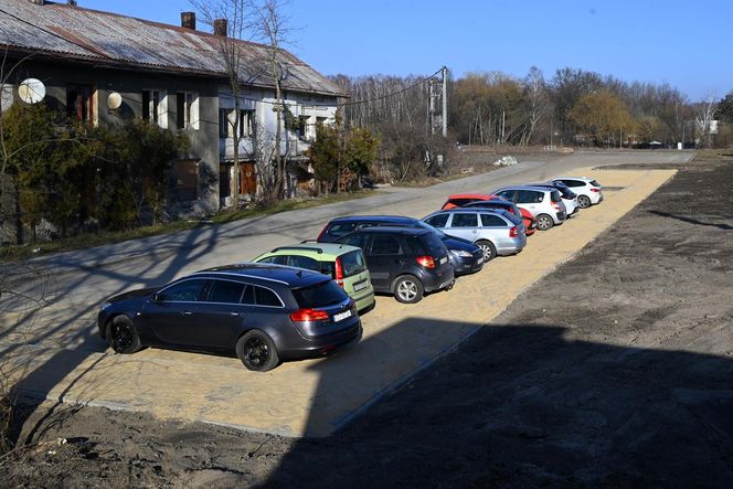 W Dąbrowie Górniczej zamiast klepiska powstał parking z prawdziwego zdarzenia