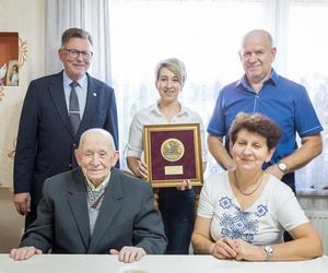 Pan Stanisław był przymusowo wcielony do niemieckiej armii! Teraz skończył 100 lat i wspomina dawne dzieje