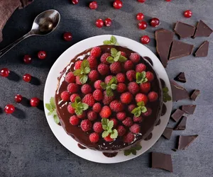 Prosty deser na zimno z owocami. Prawie bez kalorii, a co za smak