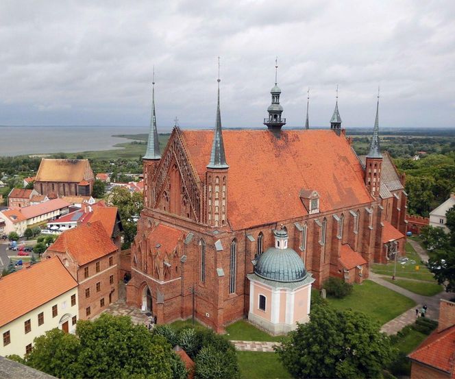 Trwa remont kościoła we Fromborku. W PRL zrobiono z niego kotłownię