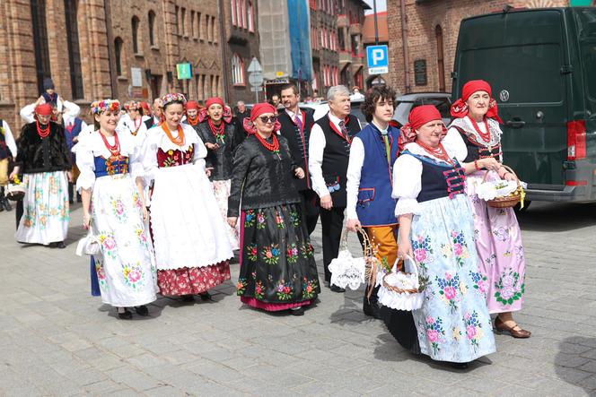 Święcenie pokarmów na Nikiszowcu